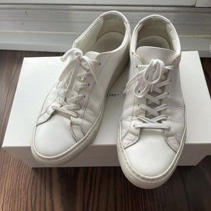 Common Projects mens white sneakers low cut size 40 US 7